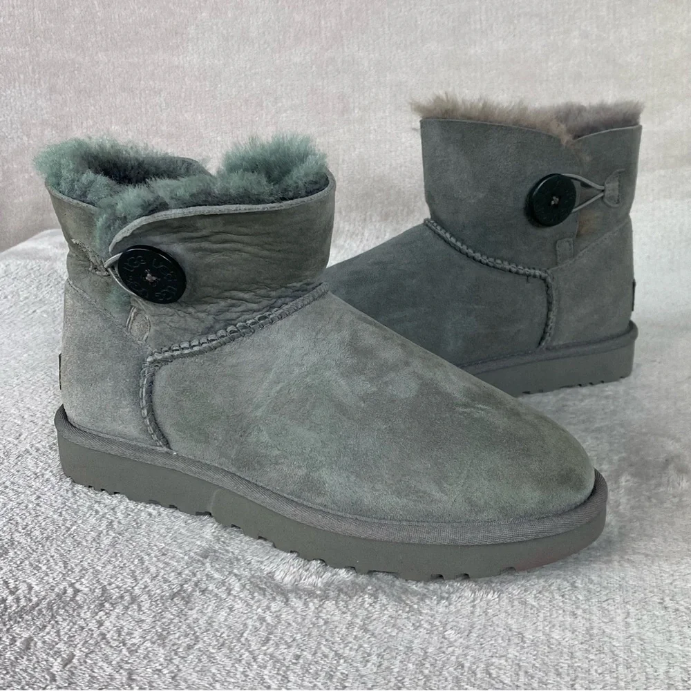 UGG Classic Mini II Boots Womens Size 7‎ Gray Suede Shearling *MISMATCH*